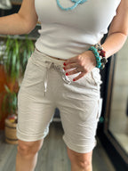 Menton  İtalyan Stil Likralı Şort Beige