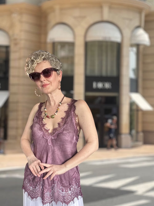 Senza Dantel Detaylı Premium Saten V Yaka Bluz Mürdüm